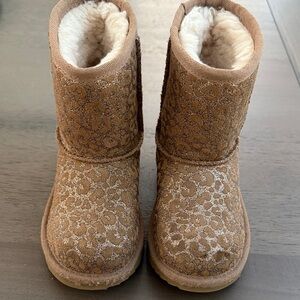 UGG Kids Boots in Tan with Pattern